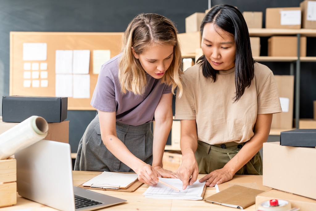 Female therapist helping young woman with organization and executive functioning skills.